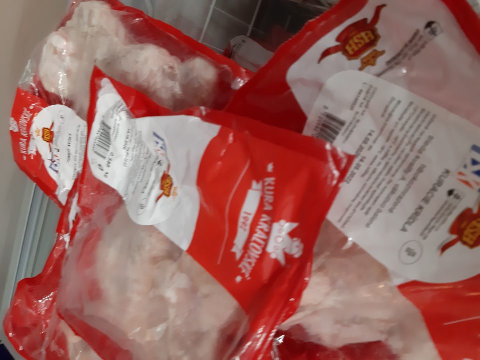 Predaj mrazených hydinových výrobkov s porušeným vákuovým obalom v celkovej hmotnosti : 3,50 kg a celkovej cene: 10,744€.