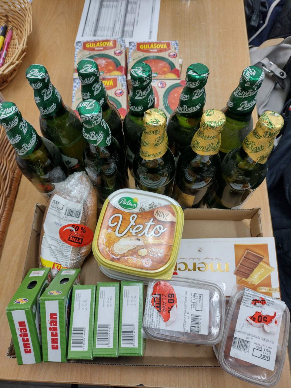 Predaj výrobkov po DS a DMT, 8 druhov, celková hmotnosť 10,934kg, celková cena36,41€.