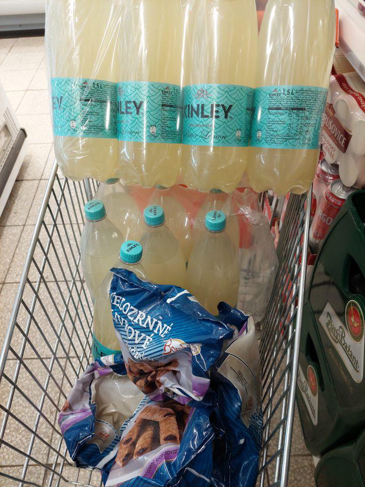 Potraviny po dátume minimálnej trvanlivosti 3 druhy, celková hmotnosť: 53,045 kg/l, celková cena: 55,27€.