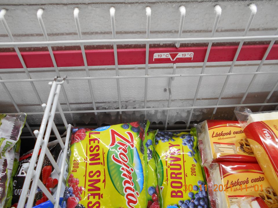  Zistená námraza v mraziarenskom zariadení s uchovávanou mrazenou zeleninou. 