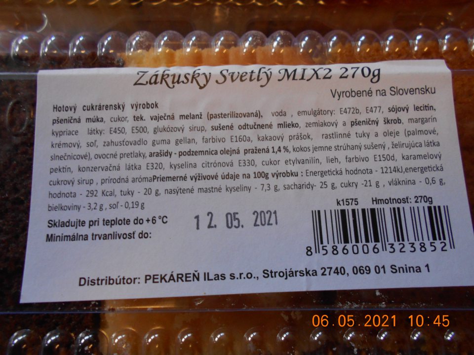 Zistené uvádzanie skratiek u dvoch druhov cukrárskych výrobkov.