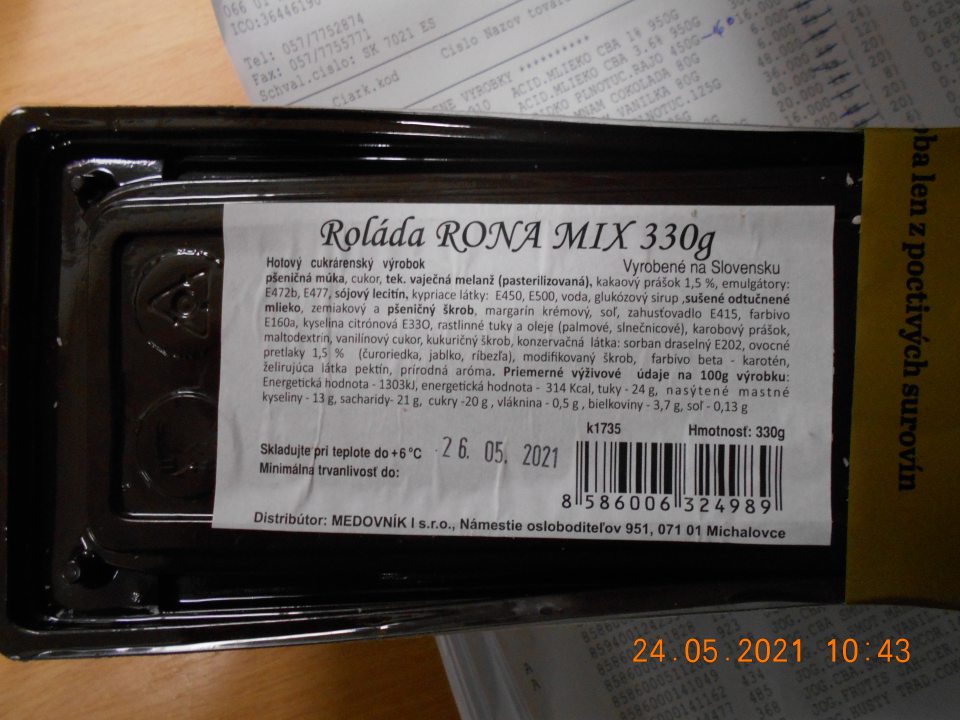  Zistené ponúkanie na predaj štyroch druhov cukrárskych výrobkov, u ktorých v ich zložení boli použité skratky.