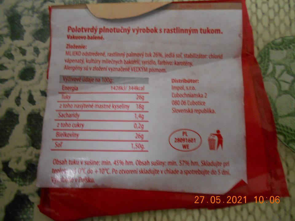 Zistené uvádzanie do omylu spotrebiteľa pri ponúkaní na predaj jedného druhu potravinárskeho výrobku, u ktorého informácie na etikete od predajcu obsahovali zložku- dusičnan sodný, pričom ju výrobca na pôvodnej etikete vôbec neuvádza.