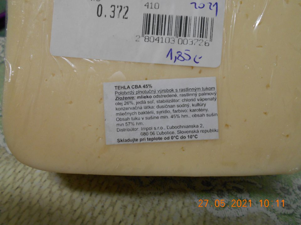 Zistené uvádzanie do omylu spotrebiteľa pri ponúkaní na predaj jedného druhu potravinárskeho výrobku, u ktorého informácie na etikete od predajcu obsahovali zložku- dusičnan sodný, pričom ju výrobca na pôvodnej etikete vôbec neuvádza.