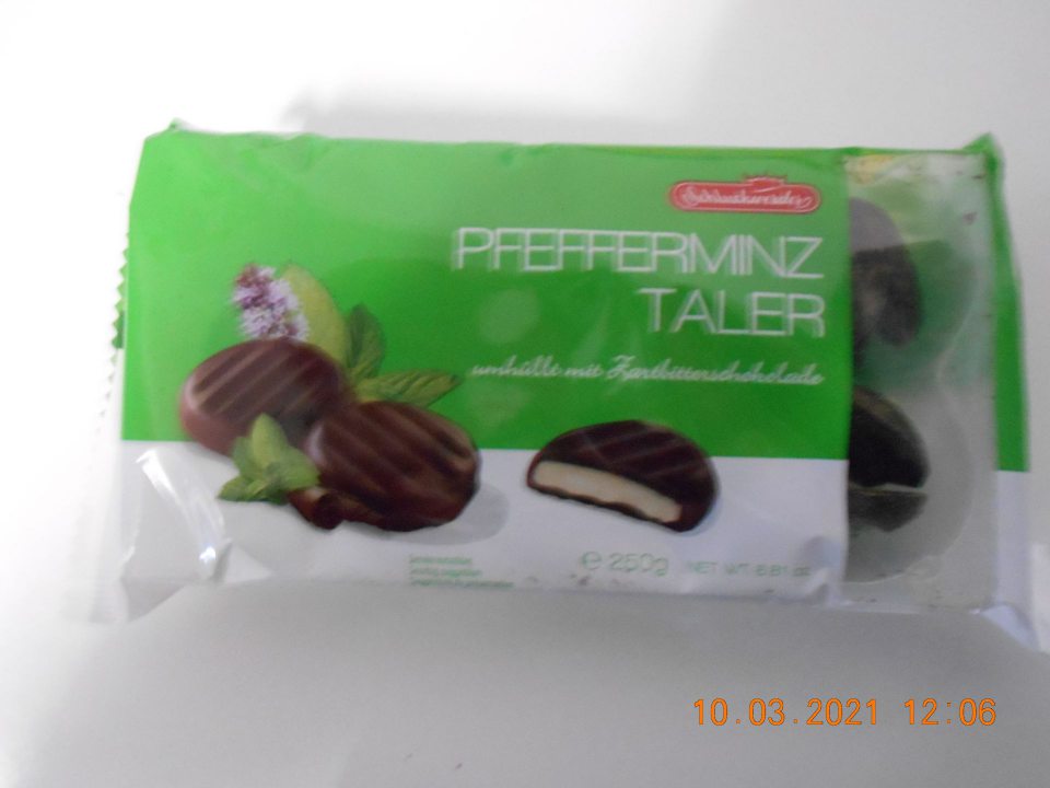  Uvádzanie do obehu jedného druhu potravinárskeho výrobku, u ktorého údaje nie sú pre spotrebiteľa presné, jasné a ľahko zrozumiteľné, pričom z údajov nie je zrejmé, či sa jedná o čokoládu, a tiež nie je zrejmé zloženie zložených zložiek.