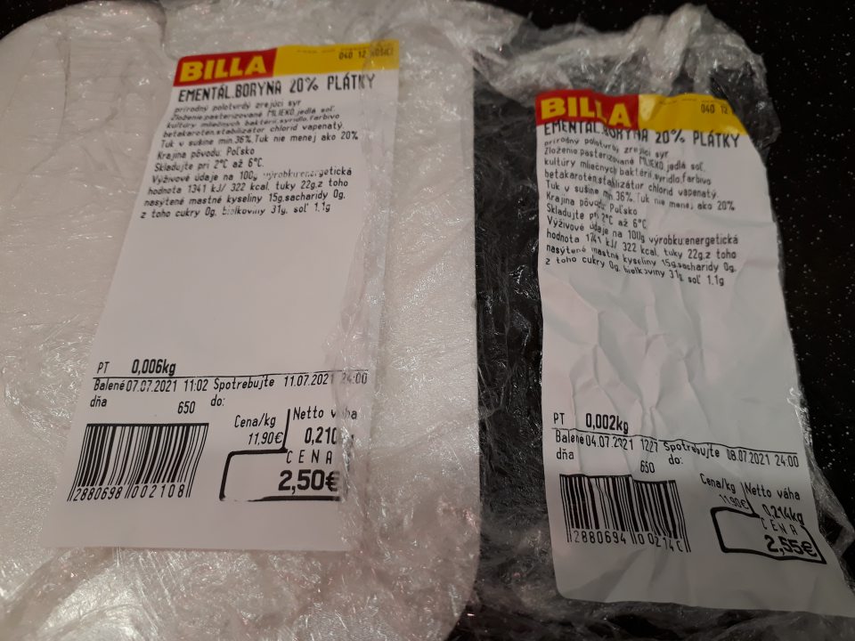 Pôvodná hmotnosť na etikete z koša a na novej etikete je rovnaká - rozdiel len v tisícine gramu.