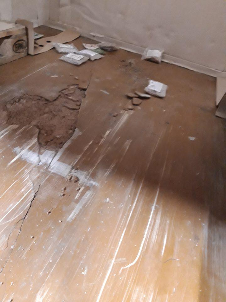 Poškodená podlaha