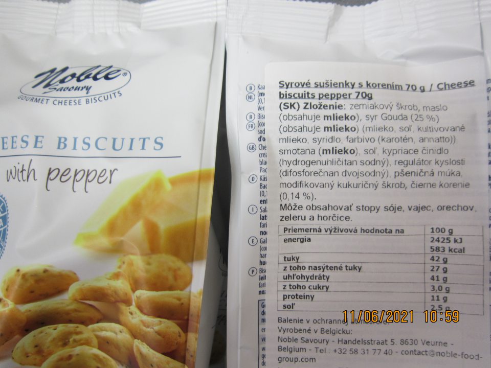 Nedostatok v označení výrobku: Syrové sušienky s korením 70 g/ Cheese  biscuits pepper 70 g - v zozname zložiek nie je zdôraznená zložka „pšeničná múka“ obsahujúca alergén glutén. 