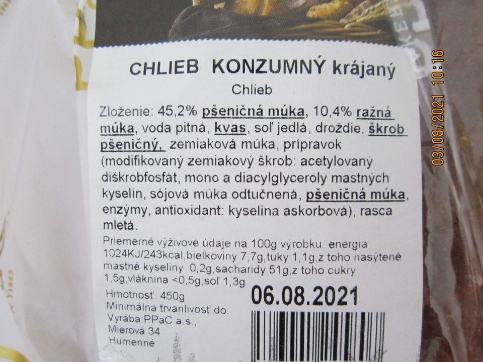 Nedostatok v označení výrobku: Chlieb konzumný krájaný 450g - v  zozname zložiek nie je zdôraznená zložka „sójová múka odtučnená“ obsahujúca alergén sójové bôby.