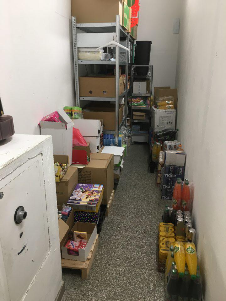 uchovávané potraviny mimo hlavného skladového priestoru 