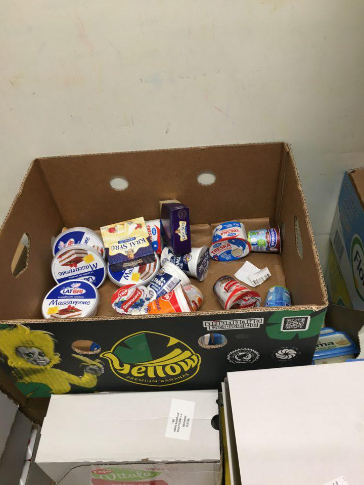 V chladiacom boxe s mliečnymi výrobkami oddelene uložené potraviny na iný než pôvodný účel bez zreteľného označenia týchto výrobkov na iný než pôvodný účel