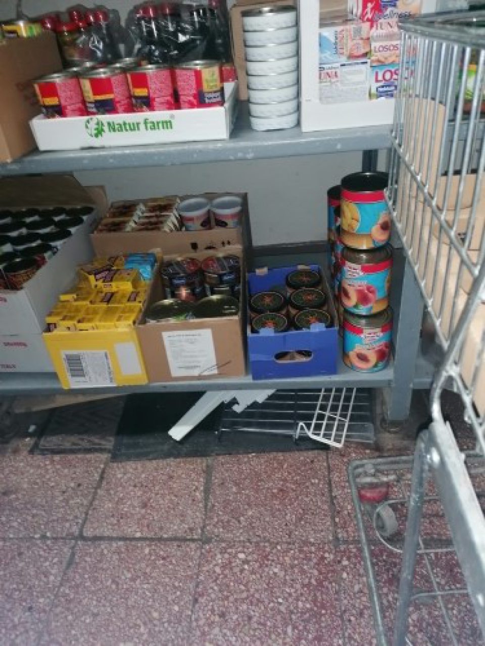Hromadenie obalového a technického materiálu.