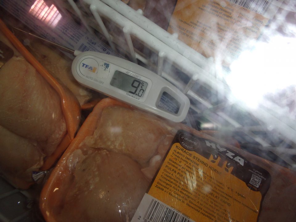 Nevyhovujúca teplota v mraziacom boxe.