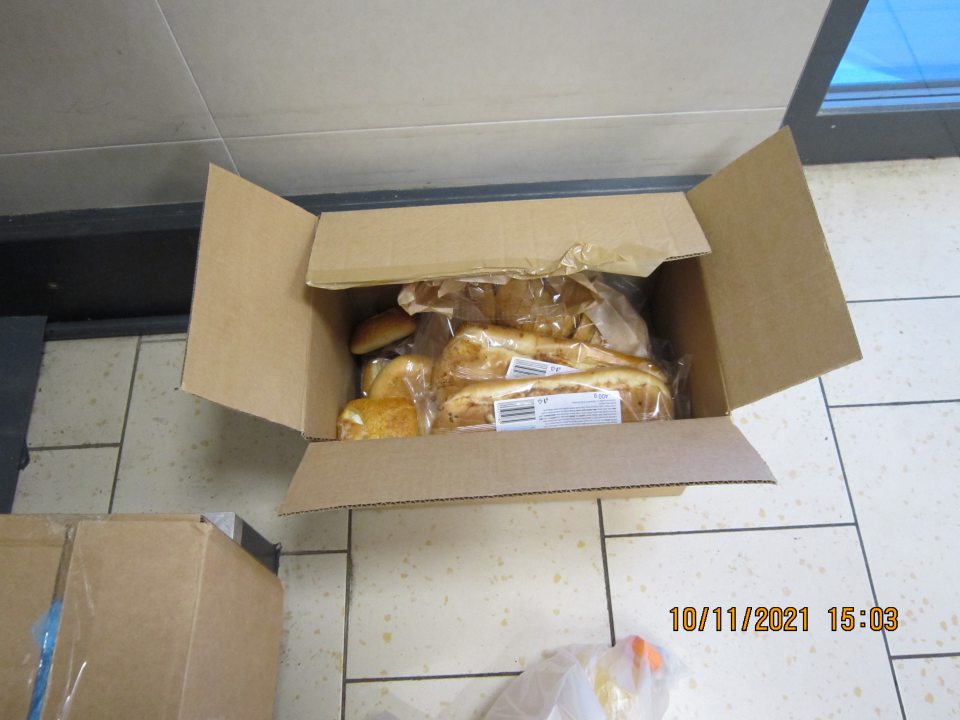 Pekárske výrobky na podlahe