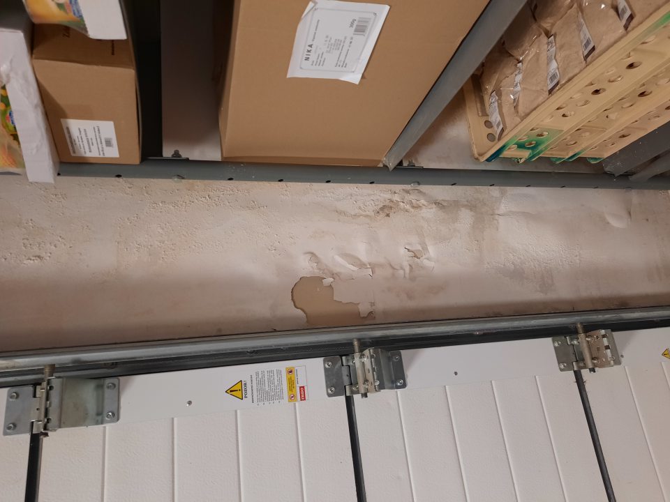 Necelistvá stena v suchom sklade