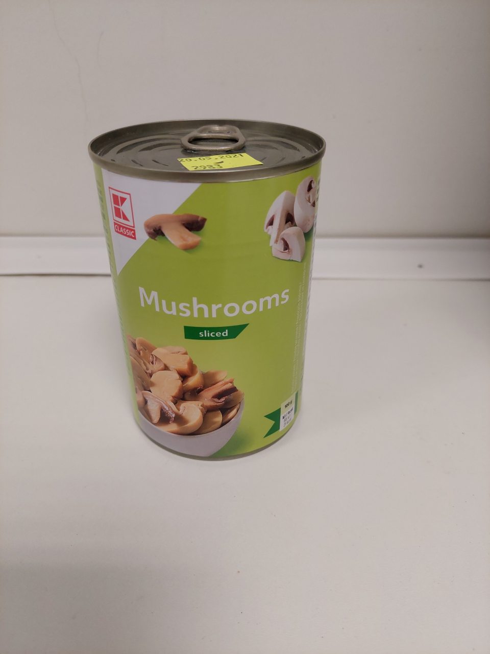 Nevyhovujúci laboratórny výsledok  Šampiňóny krájané v slanom náleve - pach nečistý, výrazne cudzí.