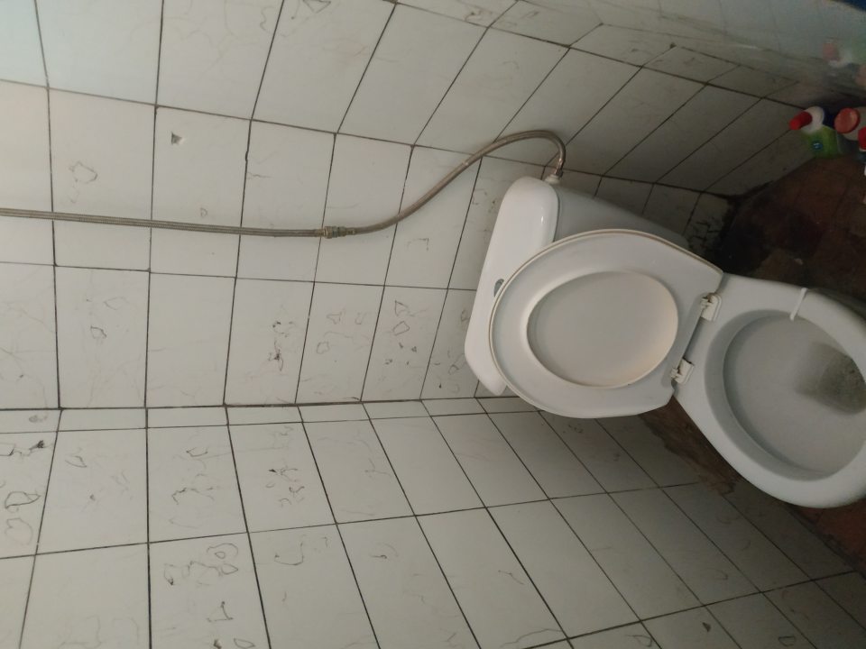 Nevyhovujúci stav sociálneho zariadenia.