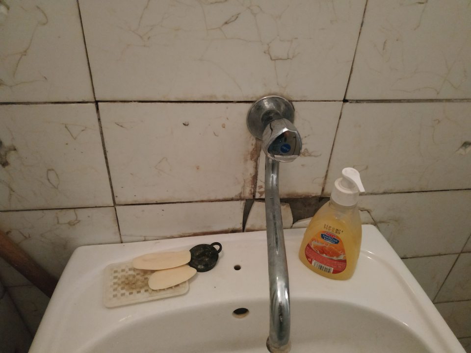Nevyhovujúci stav sociálneho zariadenia.