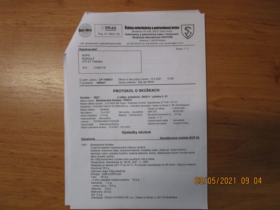 V kontrolovanom subjekte TESCO Kapušianská 2771/61,Kráľ.CHlmec bola odobrata vzorka Bratislavská klobása s cieľom vyšetrenia na označenie.Uvedená vzorka pre neuvedenie identifikačnej značky nie je v zhode s Nar.EP a Rady/ES/č.853/2004.