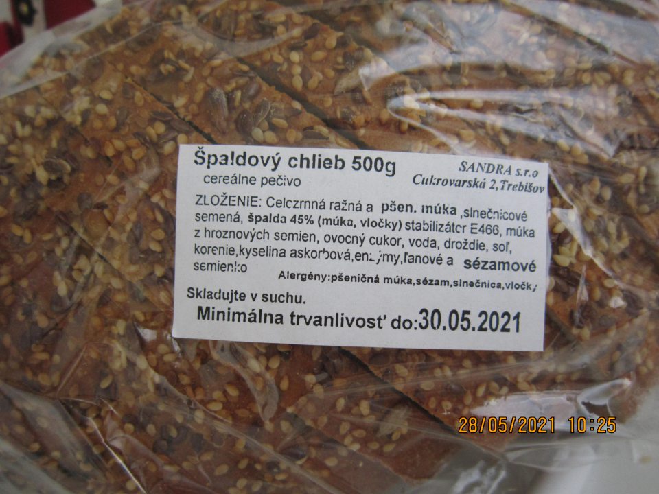 Špaldový chlieb 500g-zoznam zložiek potraviny nie je v zostupnom poradí, nesprávne uvedenie percentuálneho podielu špaldy, neúplná receptúra, nebola zistená prítomnosť celozrnej ražnej múky,nesprávne označené alergény(alergény: informácia má byť v súlade s označením alergénov v zložení výrobku), nesprávne označenie kyseliny askorbovej ne etikete výrobku. Celozrný chlieb ( Môj ) 350g- zoznam zložiek potraviny nie je v zostupnom poradí, nie je uvedené percentuálne vyjadrenie množstva celozrnnej múky, nesprávne začlenenie do skupiny cereálne pečivo, nesprávne označené alergény(alergény: informácia má byť v súlade s označením alergénov v zložení výrobku),sú uvedené nesprávnym spôsobom: upravujúca látka E 300, uhličitan vápenatý, kyselina askorbová