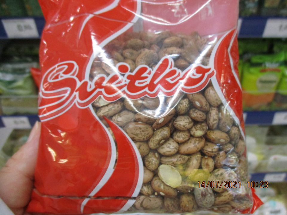 Svitko fazuľa farebná škvrnitá SVITKO nevhodné na ľudskú spotrebu pre nerovnomernú varivosť, výrazný podiel poškodených zŕn a prítomnosť plesnivých zŕn.