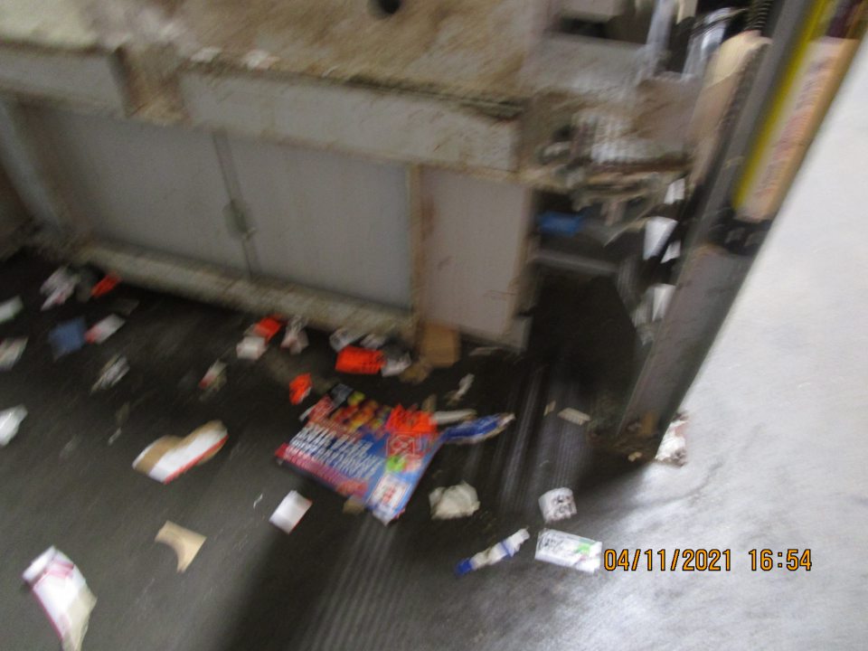 výskyt útržkov papiera