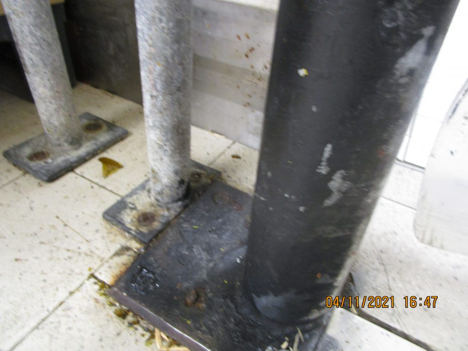 nános prachu, špiny a úlomkov časti drevených paliet