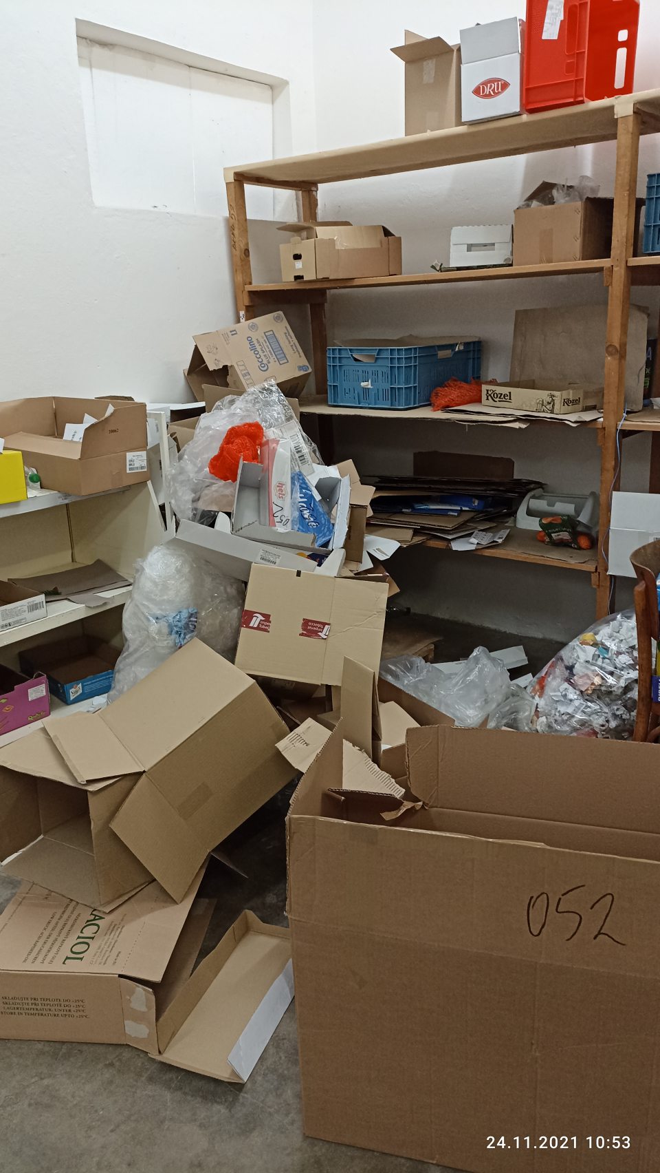 Znečistené skladové priestory