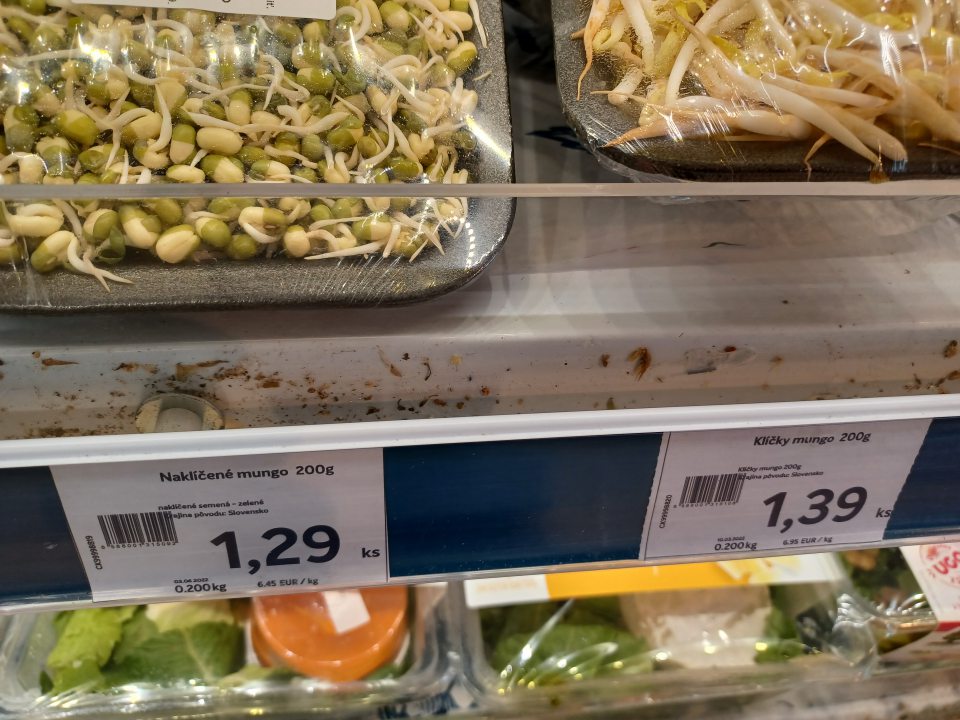 Chladiace vitríny znečistené