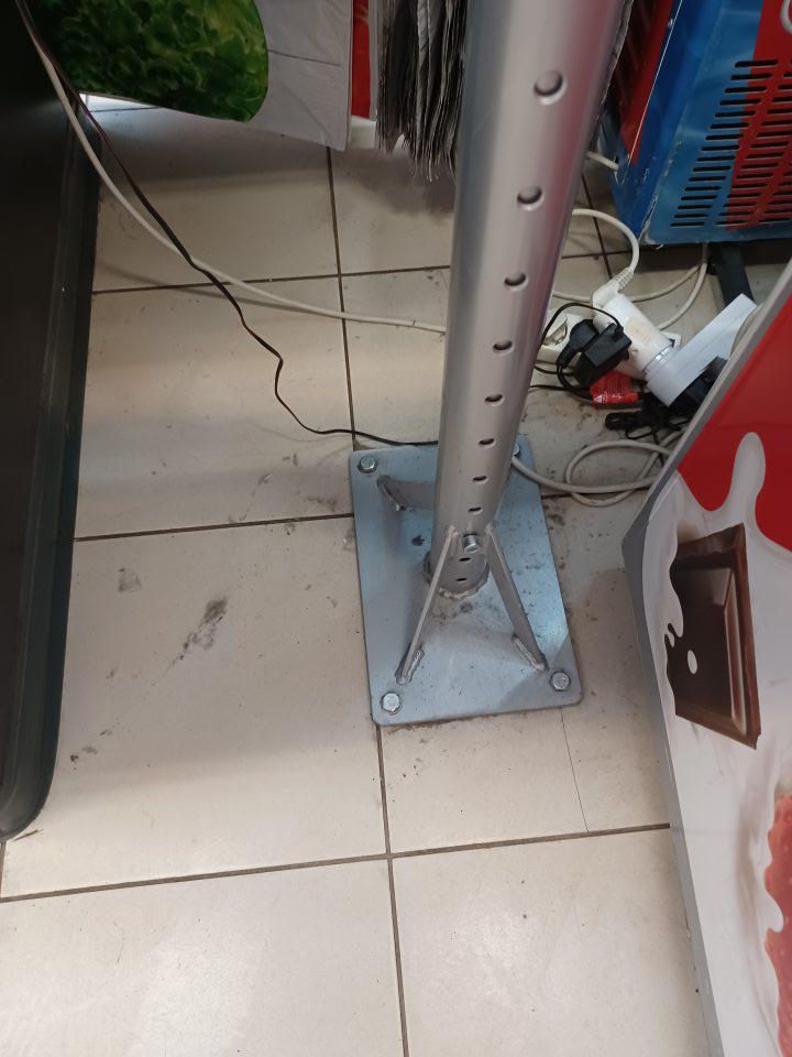 Podlahy znečistené