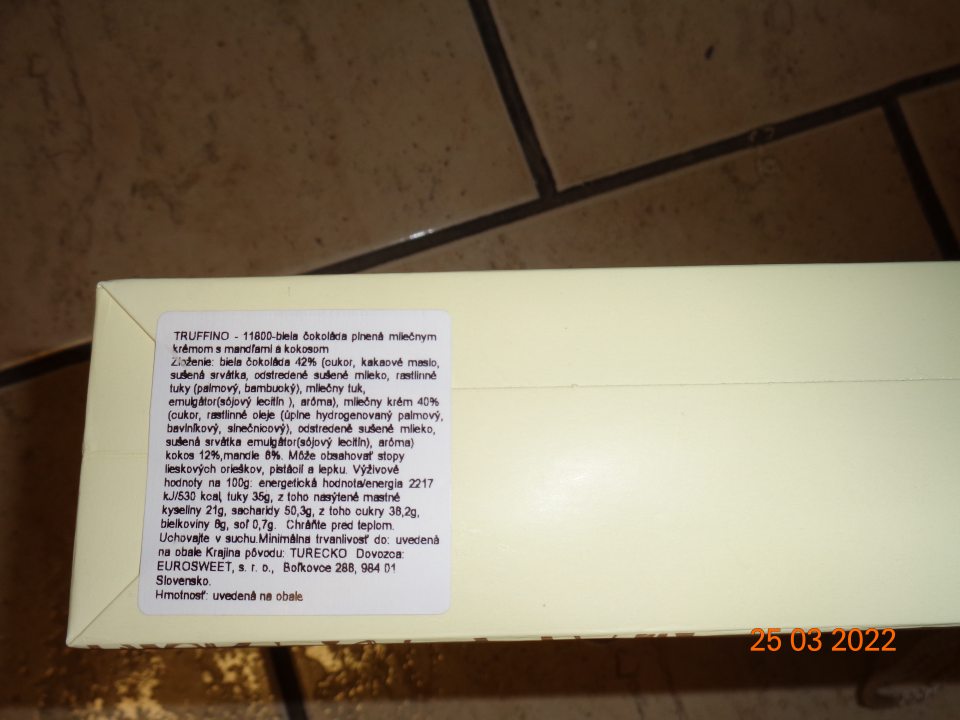  Čokoládová bomboniera Truffino nemala na obale odlíšený alebo zvýraznený alergén, ktorý obsahovala (mlieko, orechy sójový lecitín). 