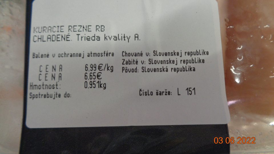 Neuvedený dátum spotreby na výrobku : Kuracie rezne RB chladené.