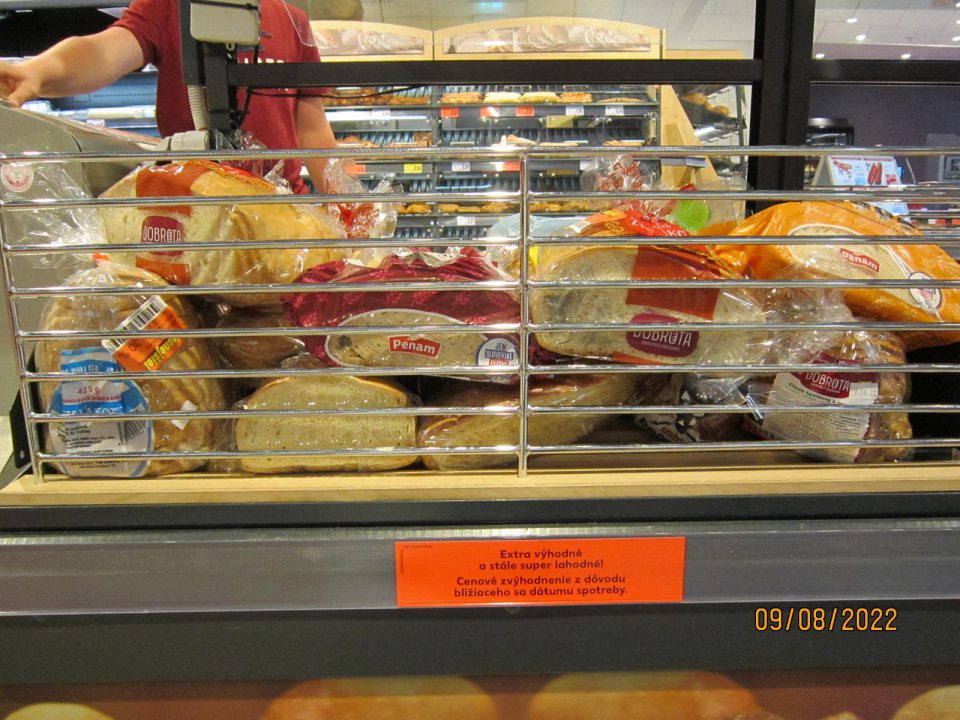 na povrchu chleba prítomnosť plesne 