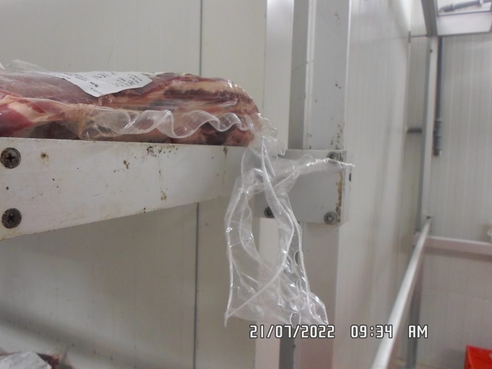 Pleseň v sklade mäsa.