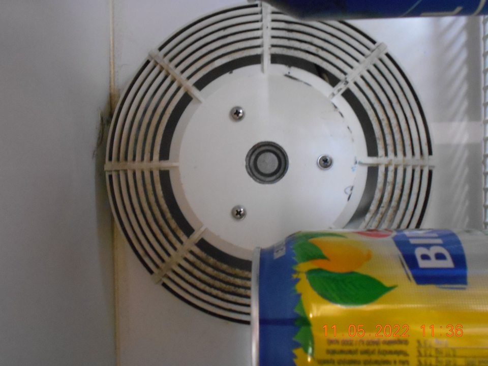  Zistená znečistená klimatizačná jednotka v chladiarenskom zariadení s uchovávanými alko- nápojmi ( pivo)