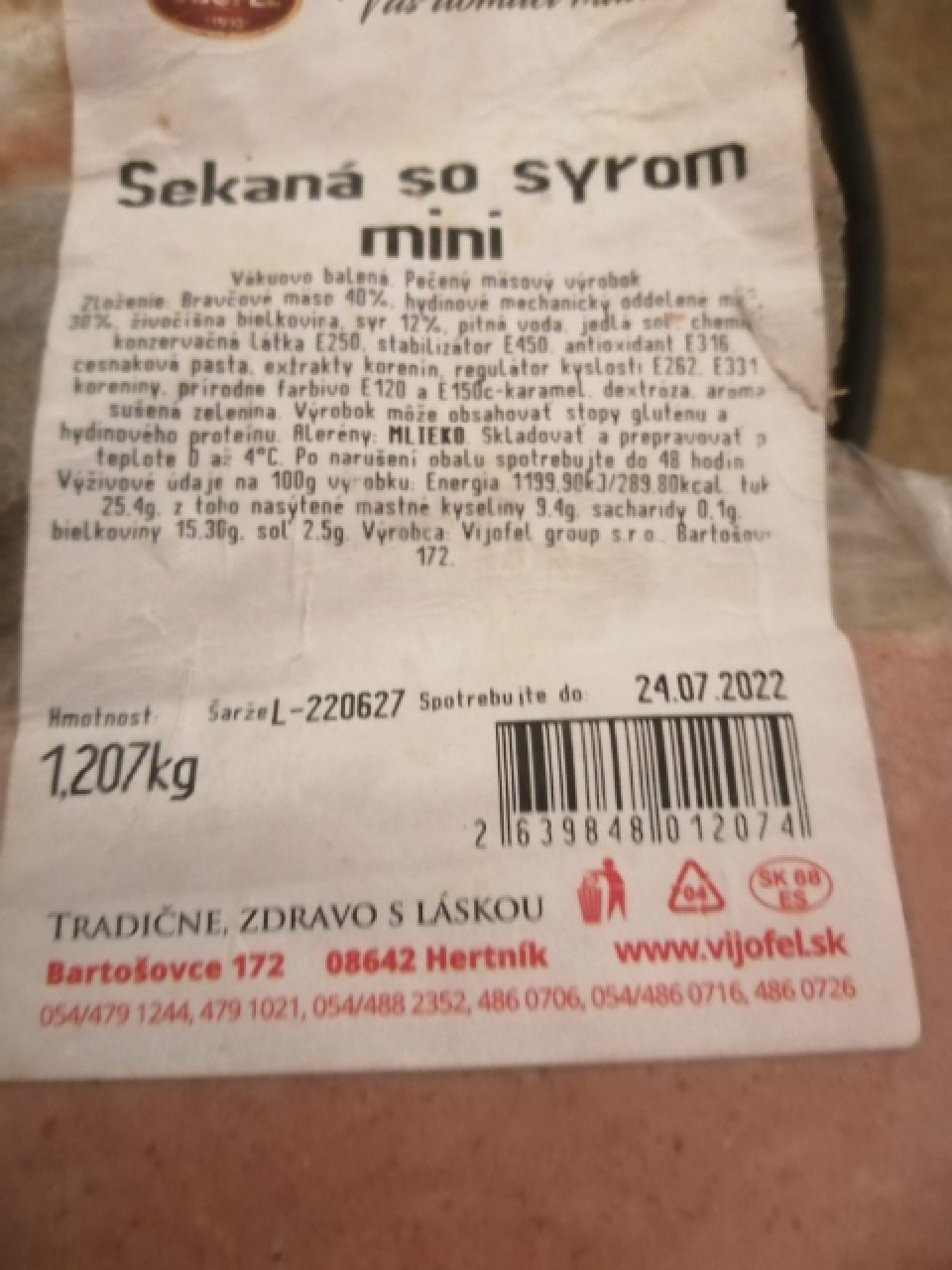 Jeden druh mäsového výrobku - v zložení nezvýraznený alergén (syr).