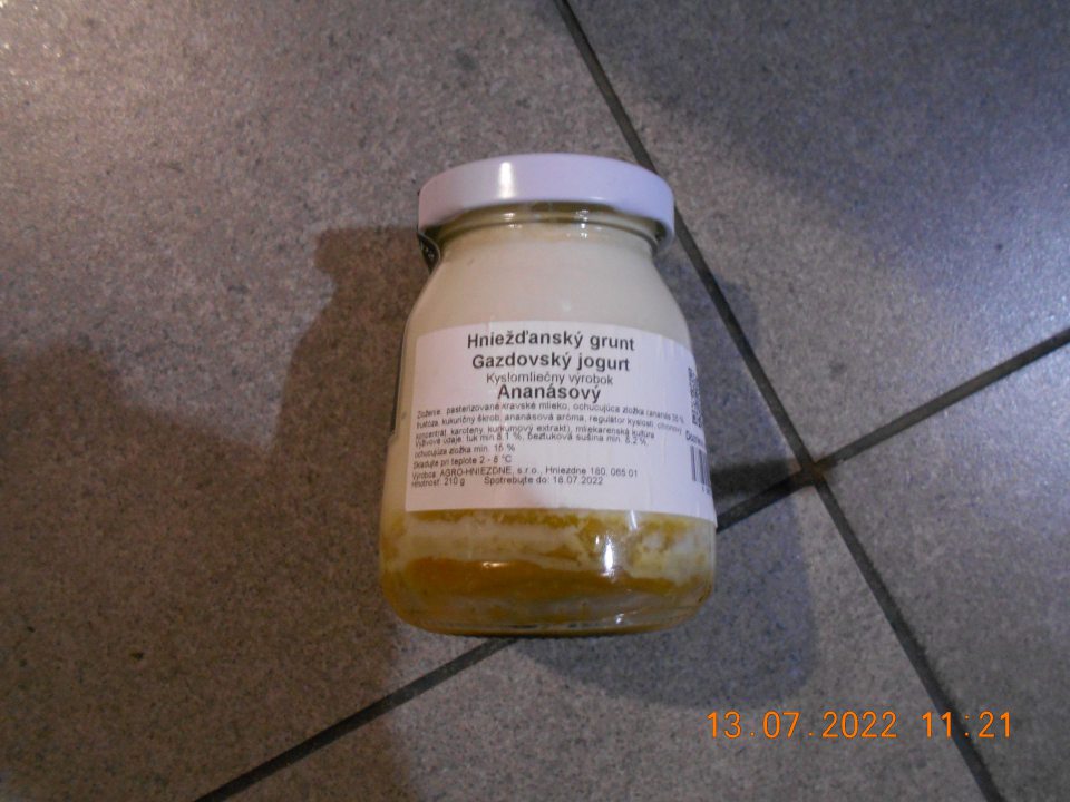  1.) nezvýraznená látka spôsobujúca alergie alebo neznášanlivosť (mlieko, lieskové orechy, horčica)