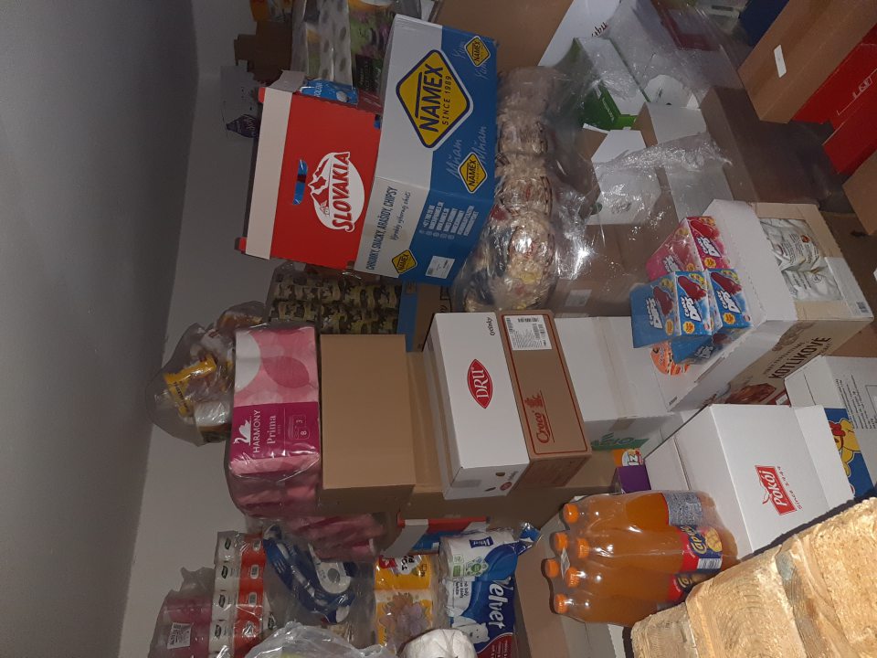 Tovar skladovaný neprehľadne, nesystematicky, prístup a kontrola sťažená.