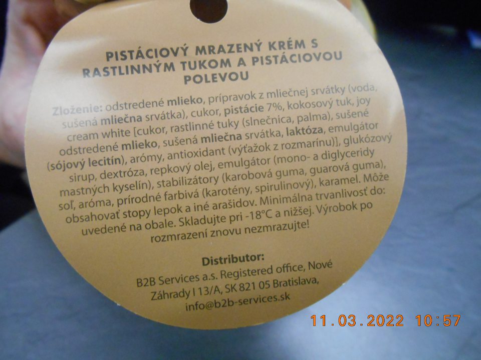 Nedostatok v označení výrobku: GELATO ITALIANO Pistáciový mrazený krém s rastlinným tukom a pistáciovou polevou, 500 ml - nesprávny spôsob uvedenia dátumu minimálnej trvanlivosti.: Na pripevnenej etikete uvedené: „Minimálna trvanlivosť do: Uvedené na obale.“ Na obale výrobku uvedené: „09.2024“, správne má byť: ,,Minimálna trvanlivosť do konca: 09.2024“.