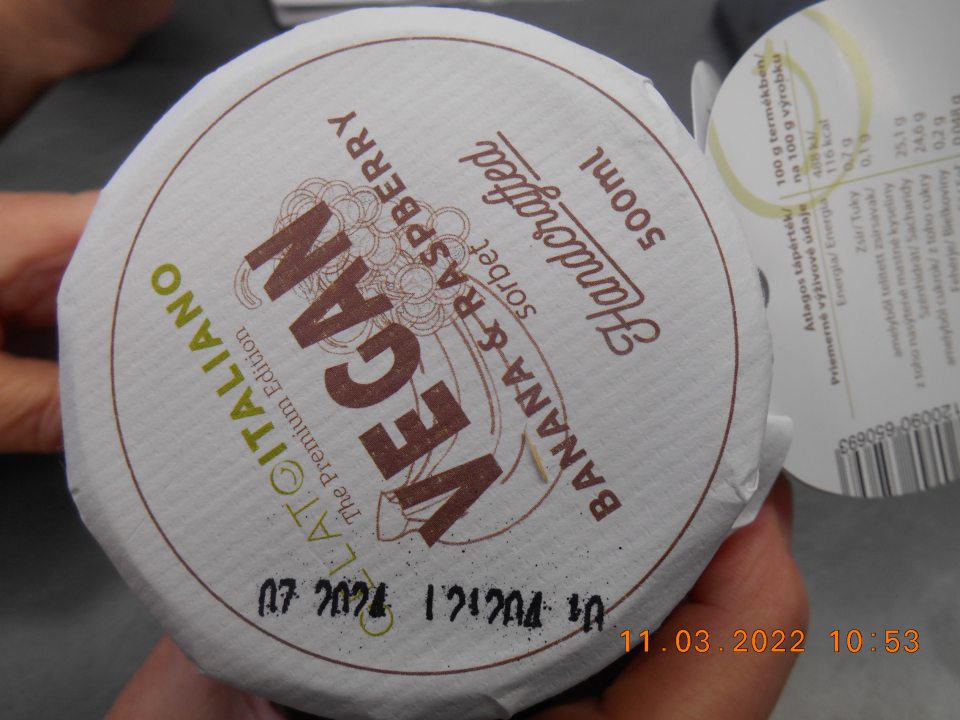 Nedostatok v označení výrobku: GELATO ITALIANO Mrazený krém vegán banánovo malinový sorbet, 500 ml - nesprávny spôsob uvedenia dátumu minimálnej trvanlivosti.: Na pripevnenej etikete uvedené: „Minimálna trvanlivosť do: Uvedené na obale.“ Na obale výrobku uvedené: „07.2024“, správne má byť: ,,Minimálna trvanlivosť do konca: 07.2024“.