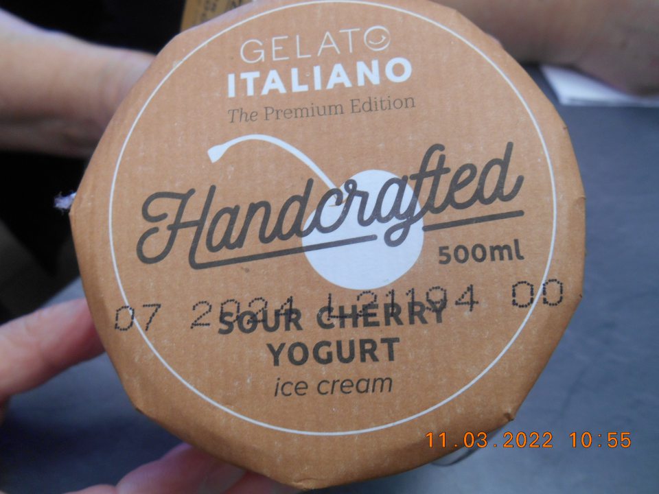 Nedostatok v označení výrobku: GELATO ITALIANO Jogurtový mrazený krém s višňovou polevou, 500 ml - nesprávny spôsob uvedenia dátumu minimálnej trvanlivosti.: Na pripevnenej etikete uvedené: „Minimálna trvanlivosť do: Uvedené na obale.“ Na obale výrobku uvedené: „07.2024“, správne má byť: ,,Minimálna trvanlivosť do konca: 07.2024“.