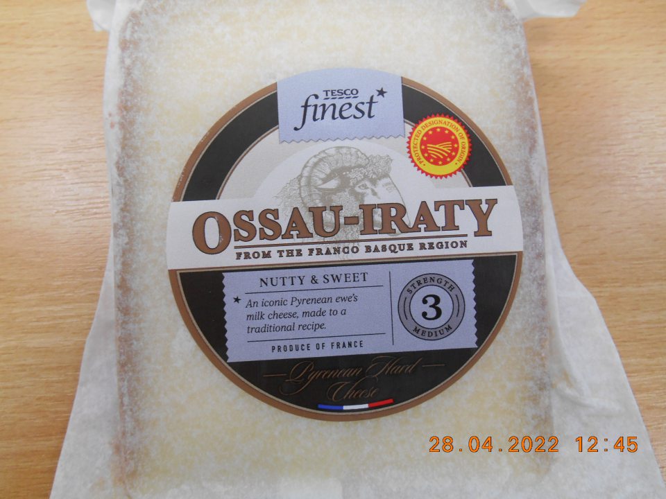 Mliečny výrobok – syr: Ossau – Iraty, chránené označenie pôvodu. Na etikete výrobku nie sú uvedené povinné údaje v kodifikovanej podobe štátneho jazyka, všetky údaje na prednej strane výrobku sú len v anglickom jazyku. 