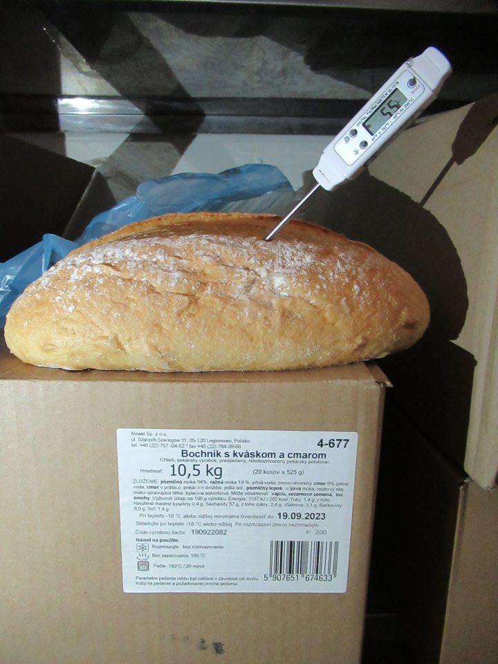 Teplota vo vnútri hlbokozmrazeného polotovaru určeného na dopekanie počas uchovávania +5,5°C. 