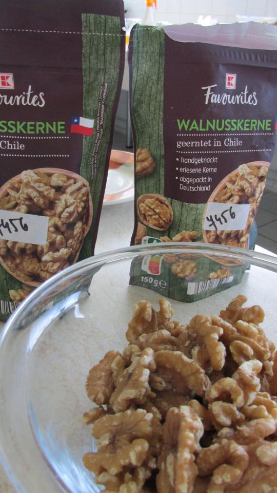 Jadrá vlašských orechov, obchodná zn. Kaufland Favourites, vypestované v Čile, hmotnosť 150g, DMT: 20.08.202323, L 2122832, predávajúci: Kaufland Slovenská republika v.o.s. , Trnavská cesta 41/A, 831 04 Bratislava- podozrenie na cudziu vôňu a chuť po oxidácii tukov - odobratá do SL VPÚ Dolný Kubín.