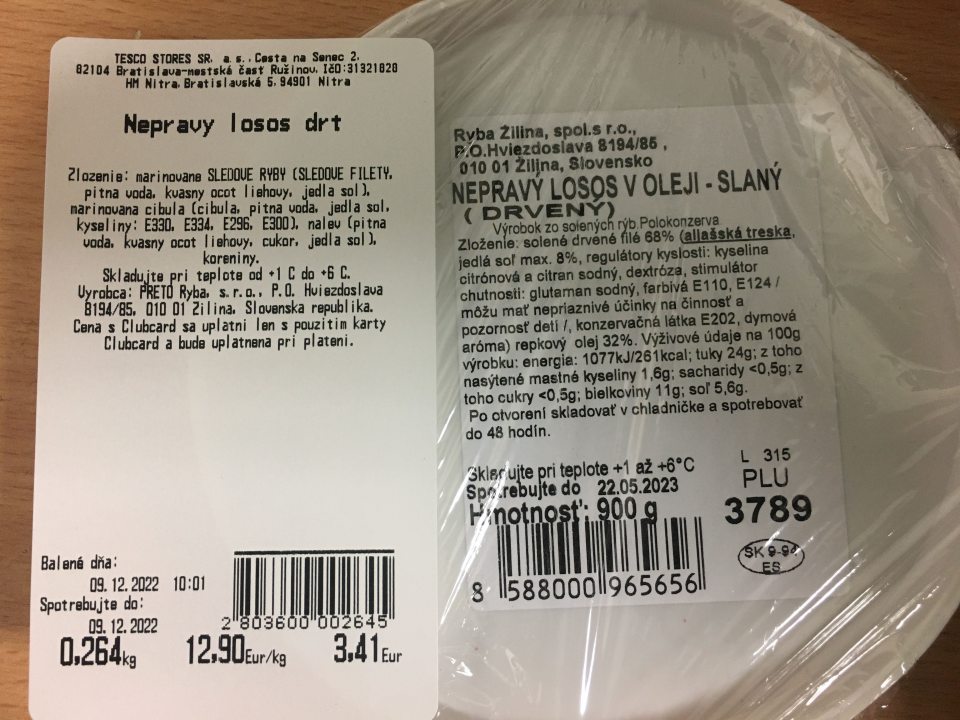 PPP mení údaje uvedené na nebalených potravinách v následnom spotrebiteľskom balení: lahôdkárske výrobky určené na predaj konečnému spotrebiteľovi zabalené v priestoroch predaja na žiadosť spotrebiteľa majú na vytlačenej spotrebiteľskej etikete zmenené údaje o názve a zložení