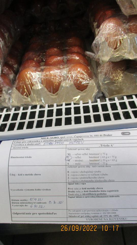 Nesprávne označené voľne ložené vajcia pri predaji.