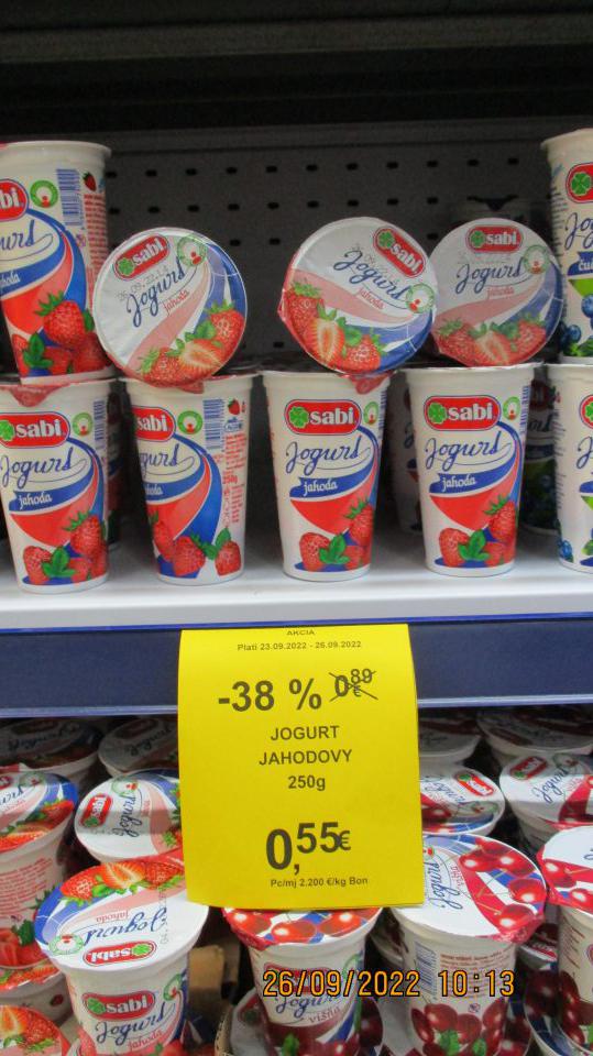 Tovar neoznačený informáciou o blížiacom sa ukončení dátumu spotreby.