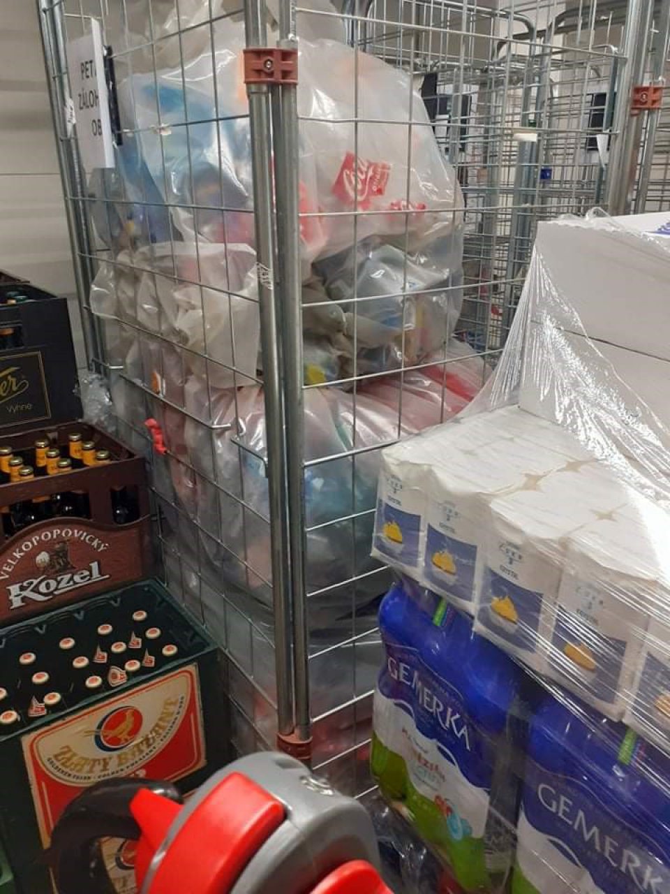 spoločné skladovanie nezlučiteľných druhov výrobkov vzájomne ovplyvňujúcich bezpečnosť