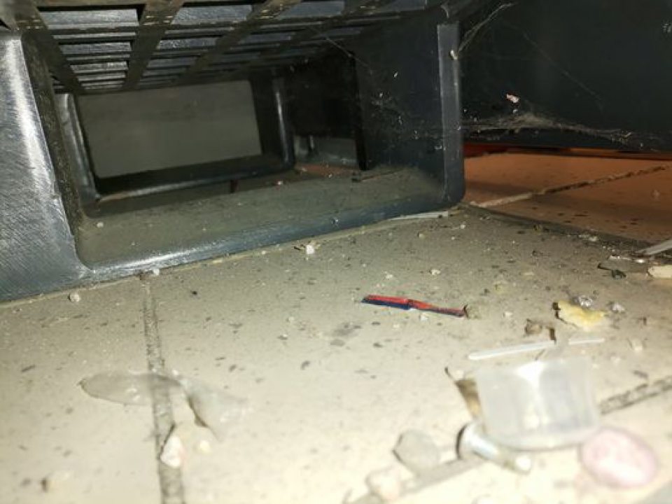 Znečistenie podláh na predajnej ploche.