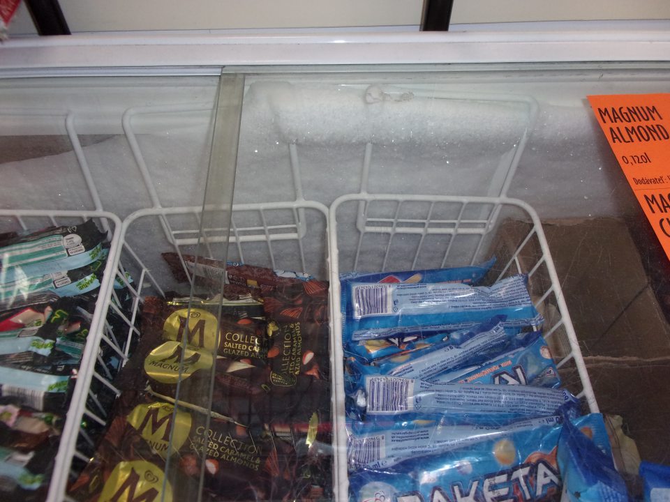 Nadmerná námraza v mraziacom zariadení.